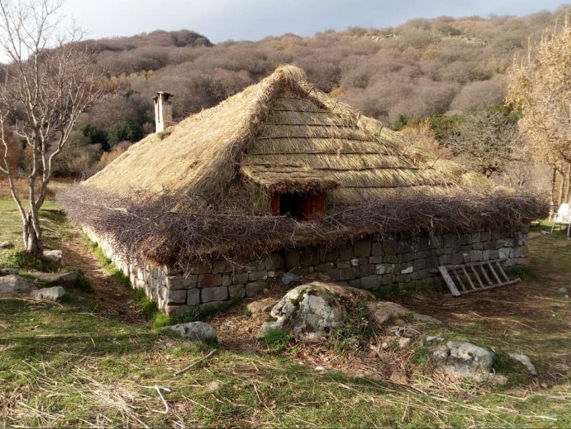 Tipiche abitazioni di Monte Poro nel Vibonese: “i pagghjiari”