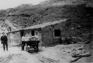 Source: https://www.archiviostoricocrotone.it/sito/wp-content/uploads/2015/12/trasporto-zolfo186-1024x703.jpg