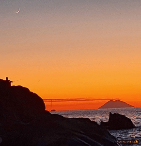 Source: https://www.instagram.com/feseilgup127/p/CEIS2mdB_b5dr4_mHKvbQzMCi0-VOxBa5mlYrA0/