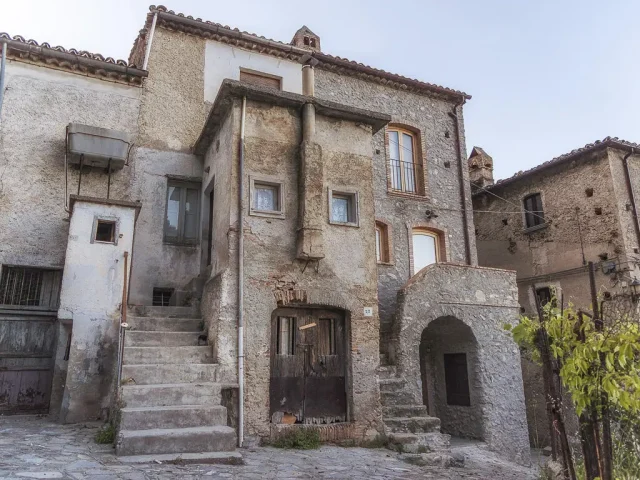 Le sette case Kodra di Civita (CS)