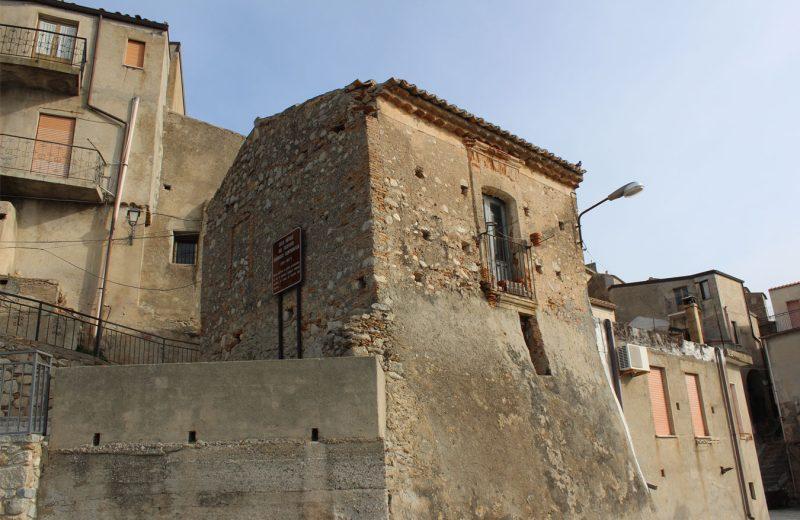 Sapevate che la casa del filosofo Tommaso Campanella giace nell’abbandono?