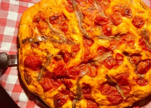 “Grupariàta”, una focaccia piccante e saporita della tradizione culinaria di Luzzi (CS).