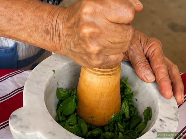 Il gran pestato calabrese una sinergia tra Economy Dop di Fortunato Princi e Franca Crudo-Asfalantea