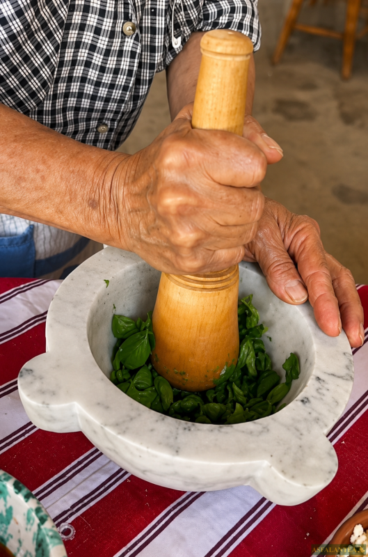 Il gran pestato calabrese una sinergia tra Economy Dop di Fortunato Princi e Franca Crudo-Asfalantea
