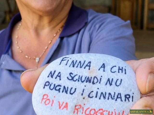 Finna chi na sciundi nu puggnu i cinneri – Finché non spargi un pugno di cenere