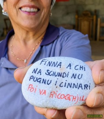 Finna chi na sciundi nu puggnu i cinneri – Finché non spargi un pugno di cenere